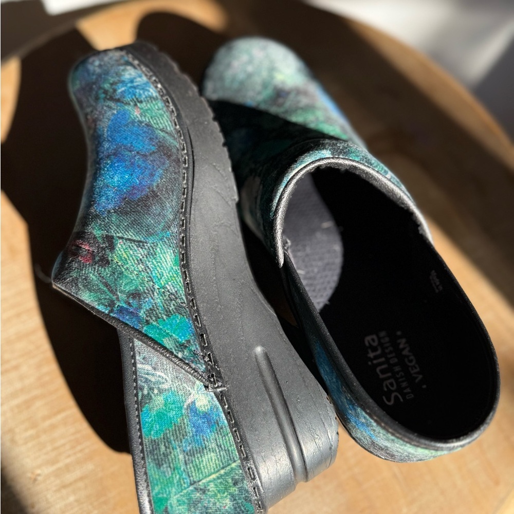 🍭 SANITA Velvet Floral Clogs Shoes - Women’s Size 8 / 39 🍭